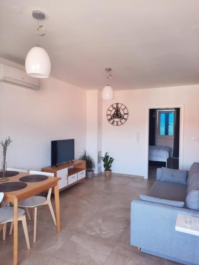 Apartman Pinja Cres Exterior photo